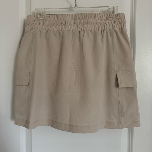 Avalanche Cream Outdoor Skirt with built in Shorts, S - Picture 2 of 11
